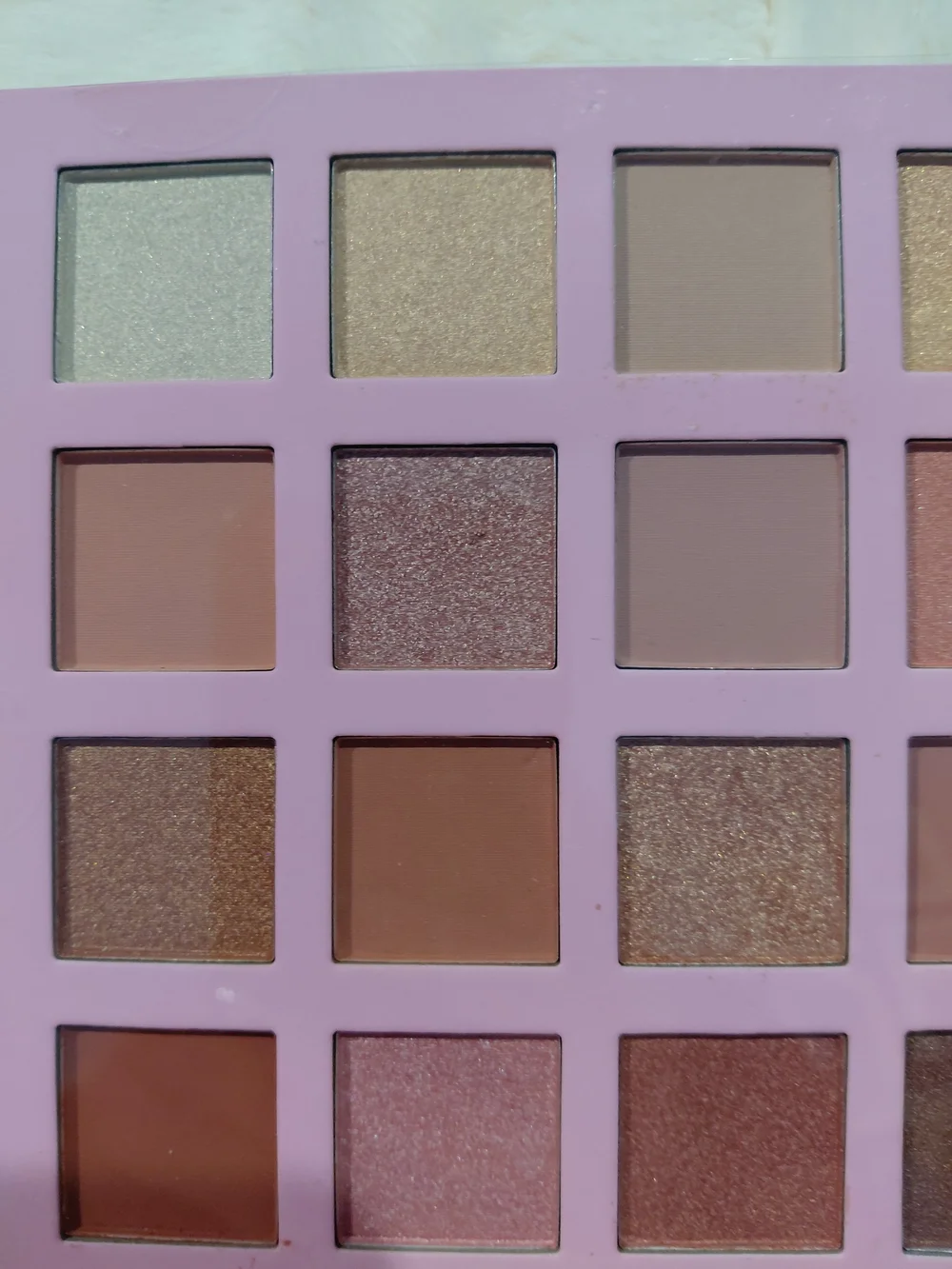 NWT Paris Hilton Lost in Wonderland 25-Piece Pink Eyeshadow Palette